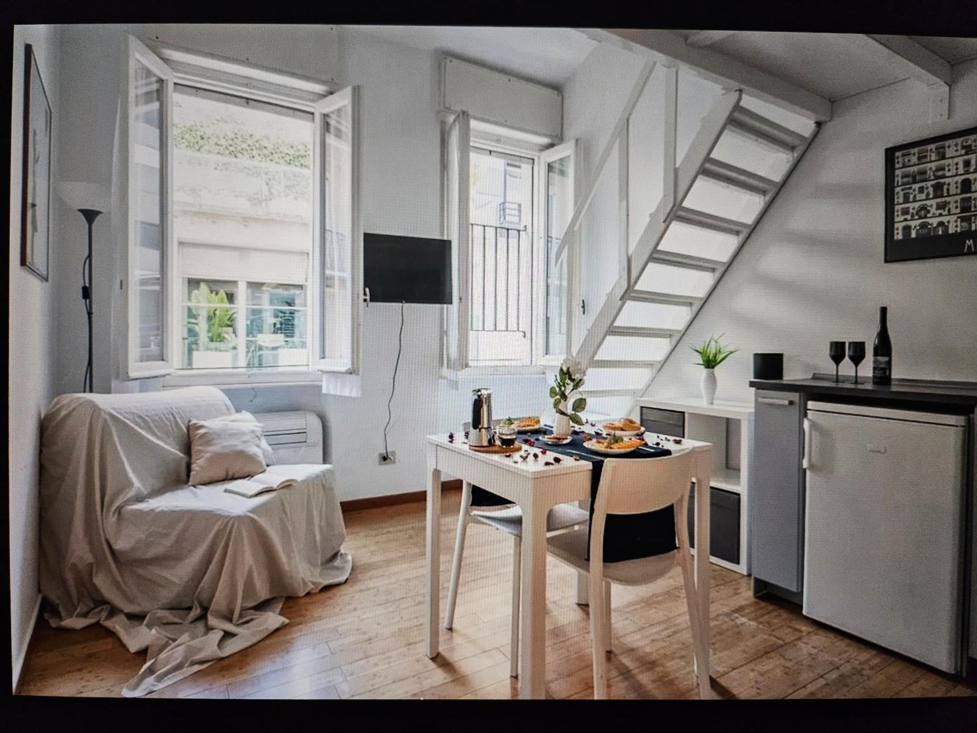 Two-Room Apartment San Babila Milan — Photos 1